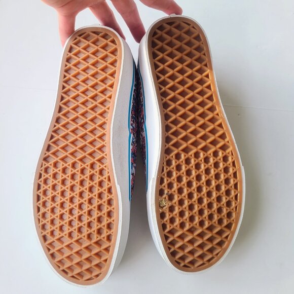 Vans Off The Wall x Where's Waldo Classic Skate Sneakers Women's 7 / Men's 5.5 - Picture 11 of 12